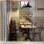 Passer Relais Bistrot מנאג'יו