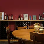 Passer Relais Bistrot * מנאג'יו
